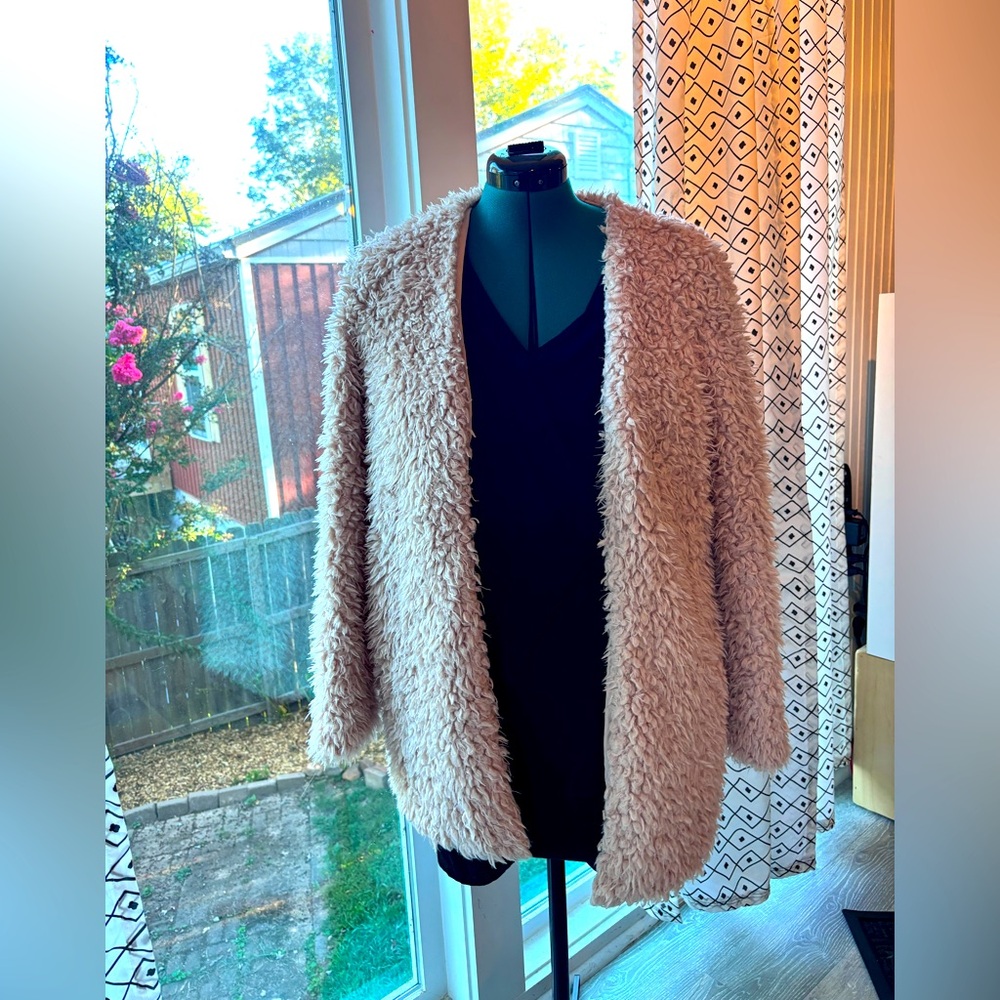 Neutral creamy light peach faux fur jacket. Forever 21 size large